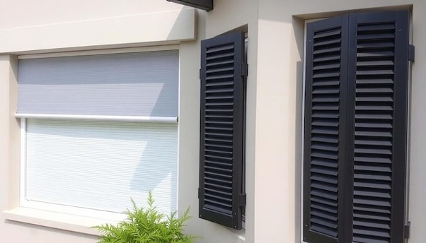 Plantation shutters vs window blinds